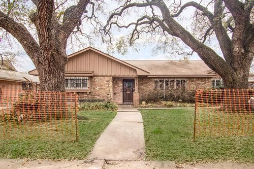 4015 Mischire Dr, Houston, TX, 77025-4023 | Card Image