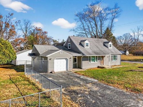 608 Sand Ridge Rd, Bowling Green, OH, 43402-4424 | Card Image