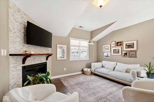 1011 N Ogden St, Indianapolis, IN, 46202-2595 | Card Image