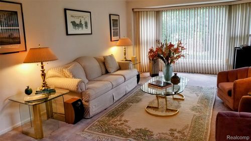 5396 Provincial Dr, Bloomfield Hills, MI, 48302-2537 | Card Image