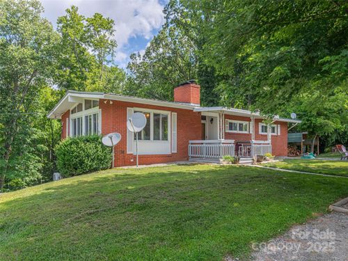 90 Hemlock Hill Hts, Canton, NC, 28716-6737 | Card Image