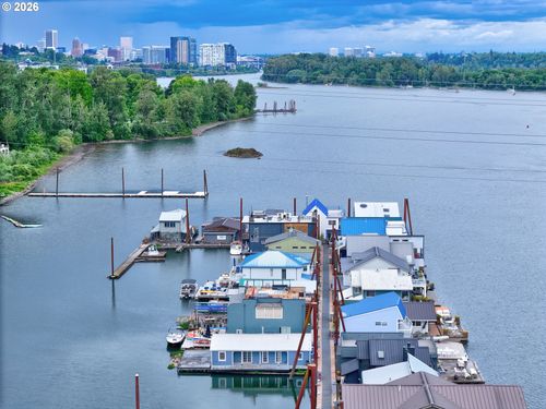 slip-16-7720 S Macadam Ave, Portland, OR, 97219-3050 | Card Image