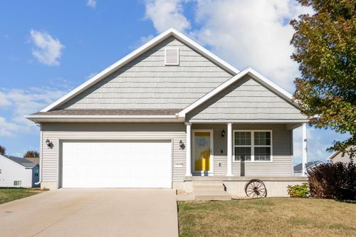 4651 Loren Dr, Cedar Falls, IA, 50613-8024 | Card Image
