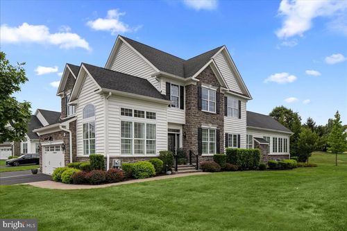 25 Hillyer Ln, Newtown, PA, 18940-2827 | Card Image