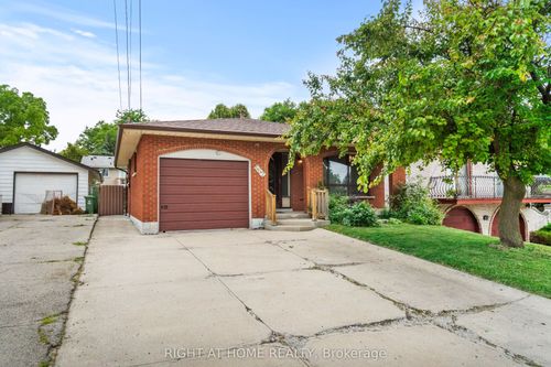 662 W 5th St, Hamilton, ON, L9C3R2 | Card Image