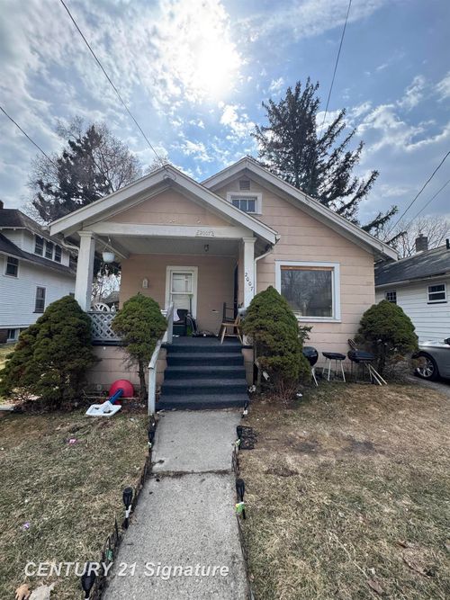 2007 W Genesee Ave, Saginaw, MI, 48602-4833 | Card Image