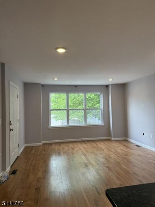 1-262 2nd Ave W, Newark, NJ, 07107-2412 | Card Image