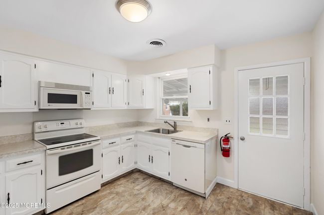 B - 20 Lexington Dr, Home with 2 bedrooms, 2 bathrooms and 1 parking in Whiting NJ | Image 11