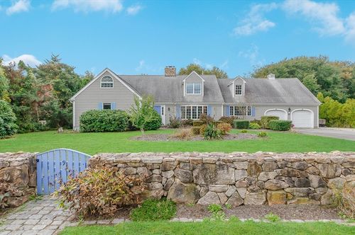 9 Hitching Post Rd, Mattapoisett, MA, 02739-1552 | Card Image