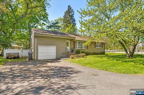 2 Francisco Ave, Little Falls, NJ, 07424-2317 | Card Image