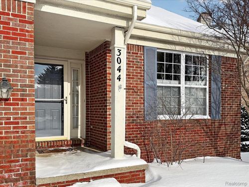 3044 Talon Cir, Lake Orion, MI, 48360-2608 | Card Image