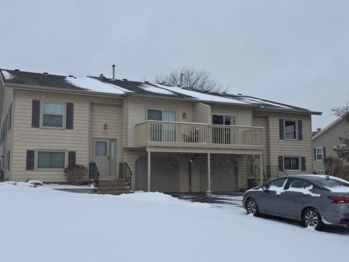 10268 W Parkedge Cir, Franklin, WI, 53132-1234 | Card Image