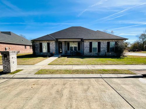 202 Derusso St, Houma, LA, 70364-2450 | Card Image