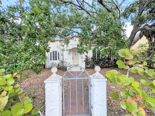 1701 Siesta Dr, SARASOTA, FL, 34239-5935 | Card Image