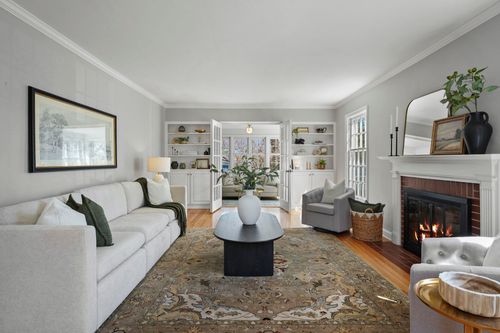 811 Hiawatha Dr, Madison, WI, 53711-2930 | Card Image