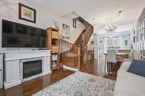 th-2-101 The Queensway N/A, Toronto, ON, M8Z0H1 | Card Image