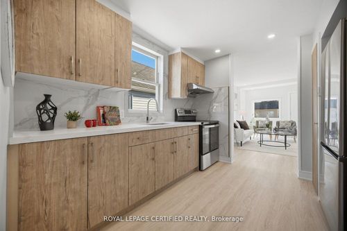 1019 Ogden Ave, Mississauga, ON, L5E2G4 | Card Image