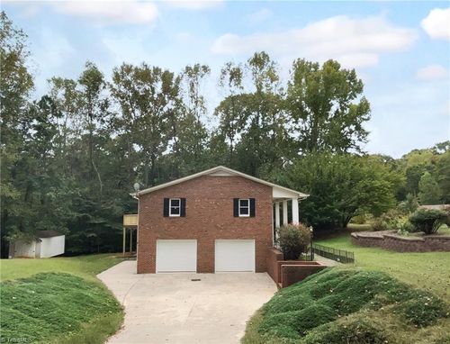 2286 Lynn Cir E, Trinity, NC, 27370-7663 | Card Image