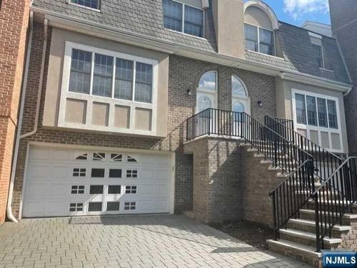 105 Stonegate Trl, Cresskill, NJ, 07626-2424 | Card Image