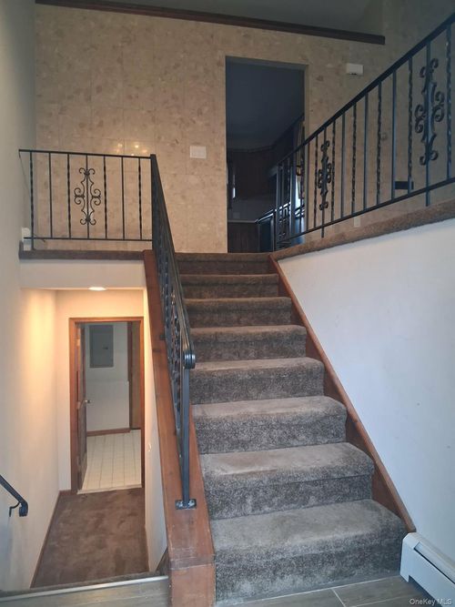15C Ugo Dr, Newburgh, NY, 12550-2377 | Card Image