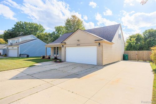54253 Bradshaw Dr, New Baltimore, MI, 48047-1029 | Card Image