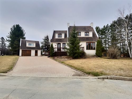 {{alt}} | Card Image