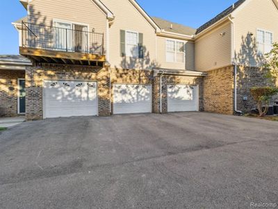 10274 Crossview Trail, Condo with 2 bedrooms, 2 bathrooms and null parking in Hartland Twp MI | Image 2