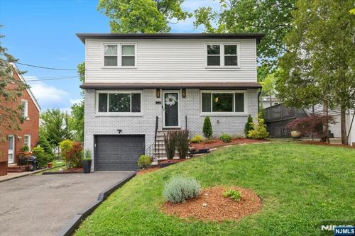 11 Nottingham Rd, West Orange, NJ, 07052-2718 | Card Image