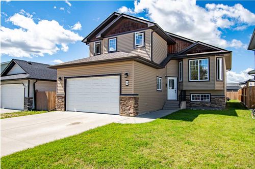 38 Woodbine Ave, Blackfalds, AB, T4M0J4 | Card Image
