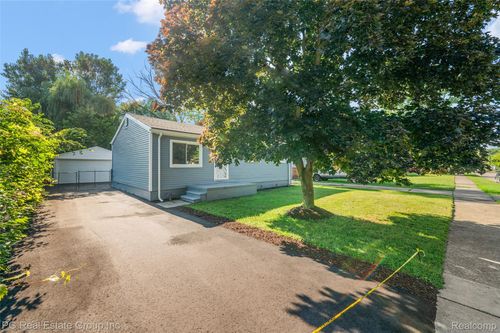 21986 Wellington Avenue, Warren, MI, 48089 | Card Image