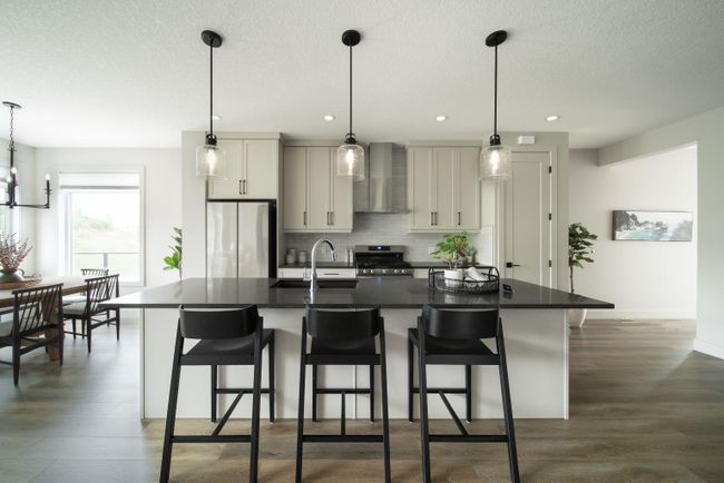 96 Royal Elm Green Nw, Home with 4 bedrooms, 3 bathrooms and 4 parking in Calgary AB | Image 5