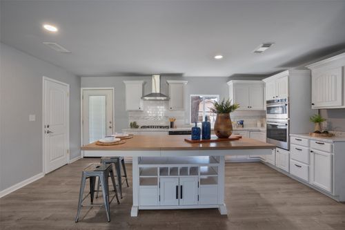 801 E Johnson St, Burnet, TX, 78611-2658 | Card Image