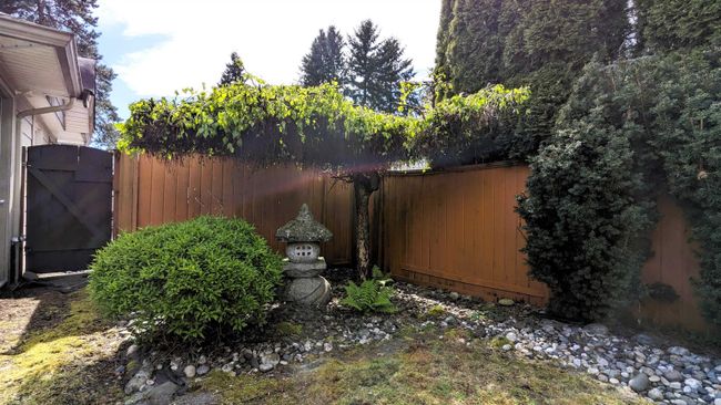 2022 Fraser Avenue, Home with 2 bedrooms, 3 bathrooms and 2 parking in Port Coquitlam BC | Image 24