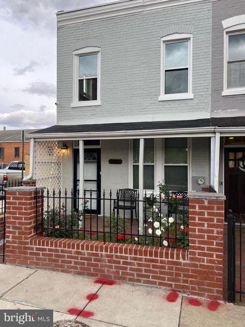 633 18th St Ne, WASHINGTON, DC, 20002-4621 | Card Image