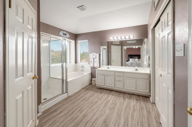 Ensuite bathroom features dual vanities, garden tub, walk-in shower and large walk-in closet. | Image 20