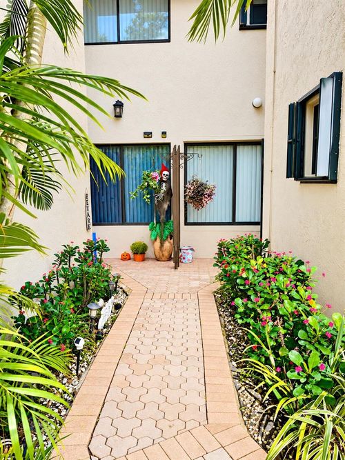 614b-950 Mockingbird Ln, Plantation, FL, 33324-3411 | Card Image