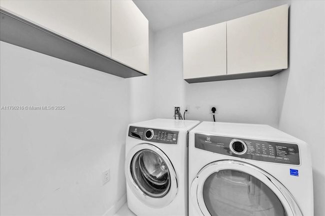 UNIT-3711 - 851 Ne 1 St Ave, Condo with 3 bedrooms, 4 bathrooms and null parking in Miami FL | Image 41