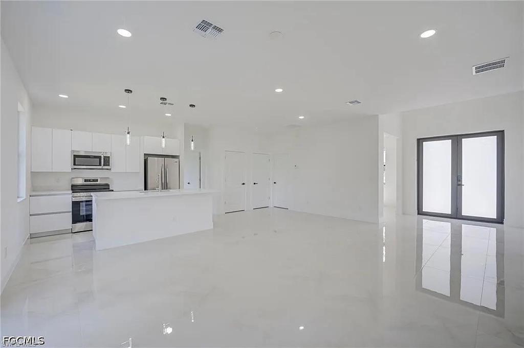 Residential Lease in LEHIGH ACRES 5