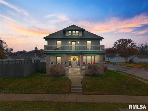 302 9th St, Silvis, IL, 61282-2121 | Card Image