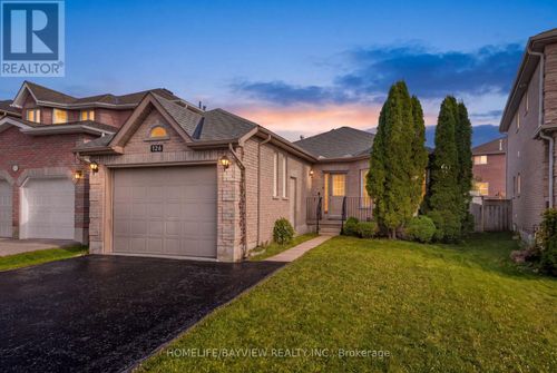 126 Raymond Cres, Barrie, ON, L4N0V7 | Card Image