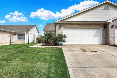 793 Shepherds Way, Condo with 2 bedrooms, 2 bathrooms and null parking in Greenwood IN | Image 2