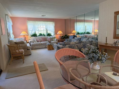 402-402 Country-Side Rd, Greenfield, MA, 01301 | Card Image