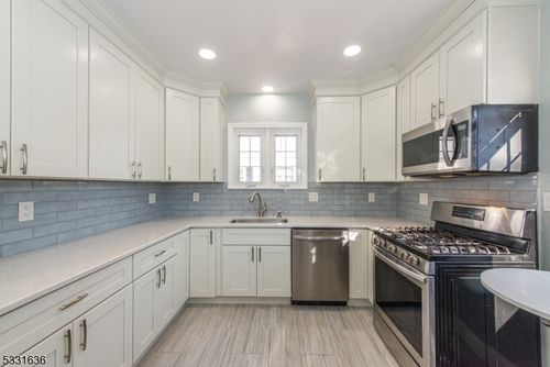 1-19 Walnut Pkwy, Montclair, NJ, 07042-4916 | Card Image