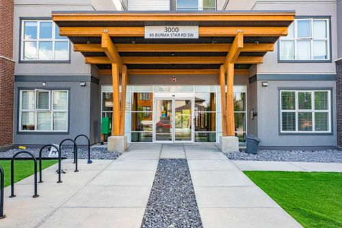 3218-95 Burma Star Road Sw, Calgary, AB, T3E6L1 | Card Image