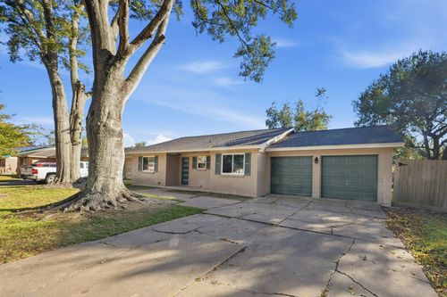 5002 Cedar Creek Dr, Dickinson, TX, 77539-7007 | Card Image