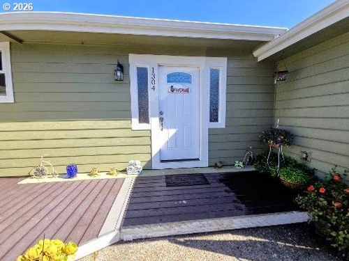 1304 Ocean Ct, Coos Bay, OR, 97420-2029 | Card Image