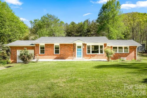 154 Cactus Ln, Franklin, NC, 28734-8771 | Card Image