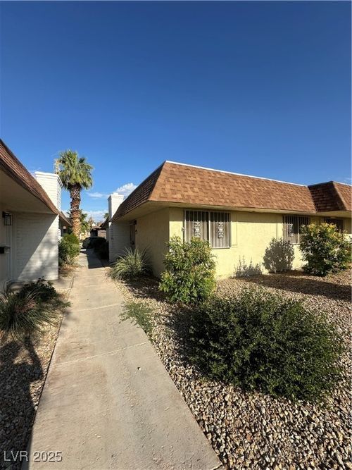 2764 Heritage Ct, Las Vegas, NV, 89121-1403 | Card Image