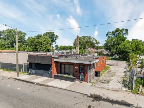 11223 E 7 Mile Rd, Detroit, MI, 48234-3713 | Card Image