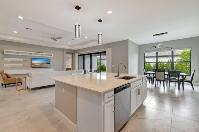 11535 Sw Surf Springs Rd, House other with 3 bedrooms, 3 bathrooms and null parking in Port St Lucie FL | Image 9